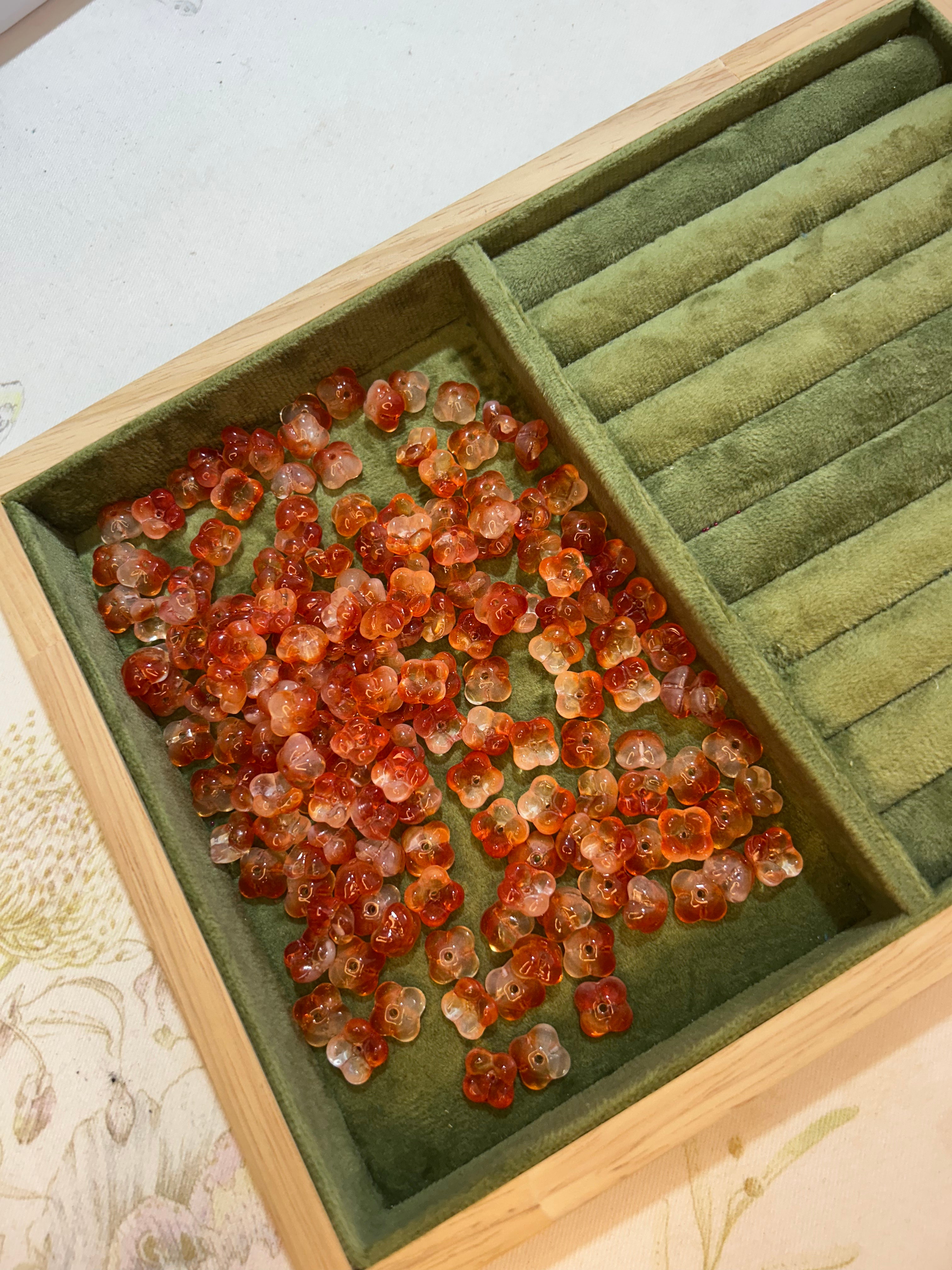 Cute glass charms for your DIY jewelry | Four-laef clover Beads