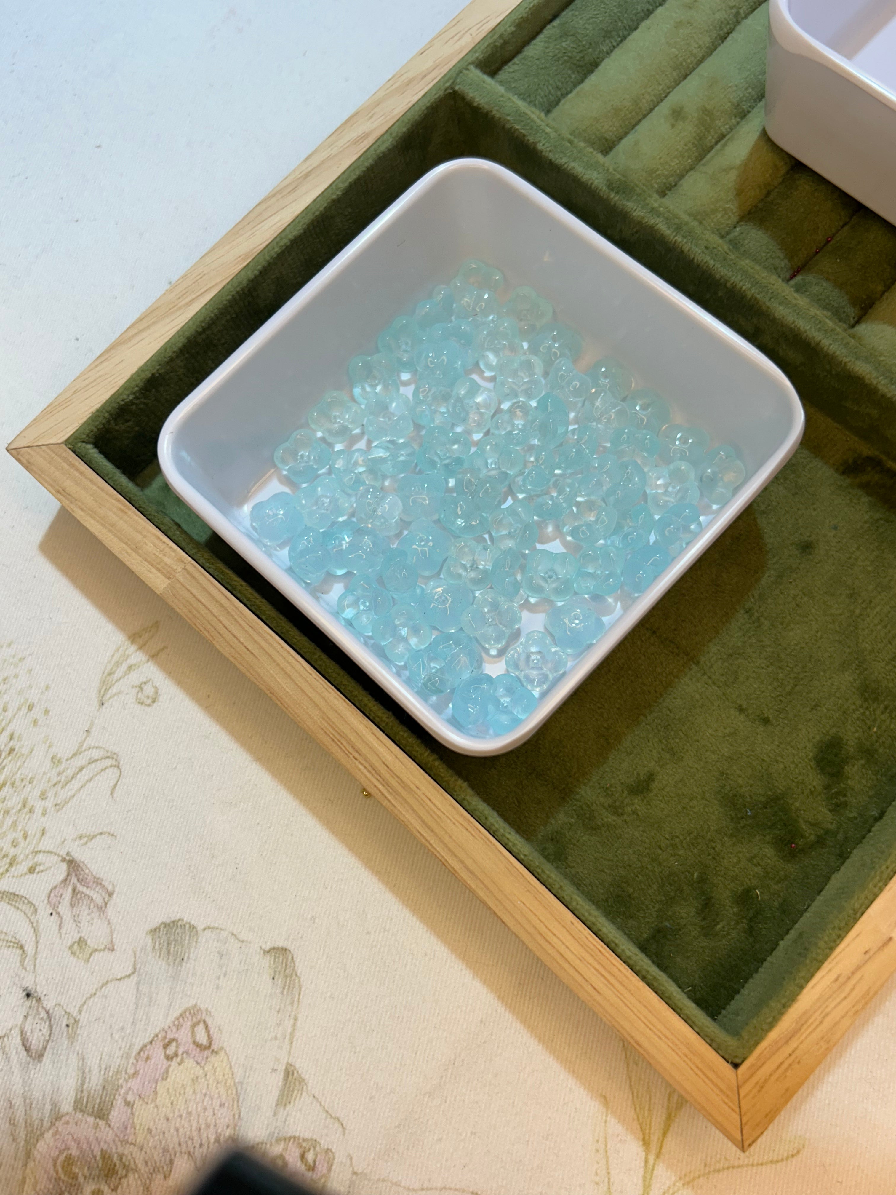 Cute glass charms for your DIY jewelry | Four-laef clover Beads